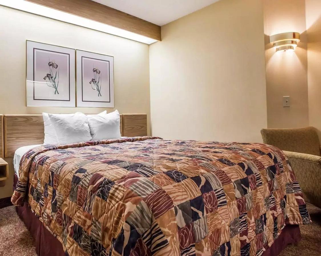 Baymont Inn & Suites By Wyndham Mukwonago Eksteriør bilde